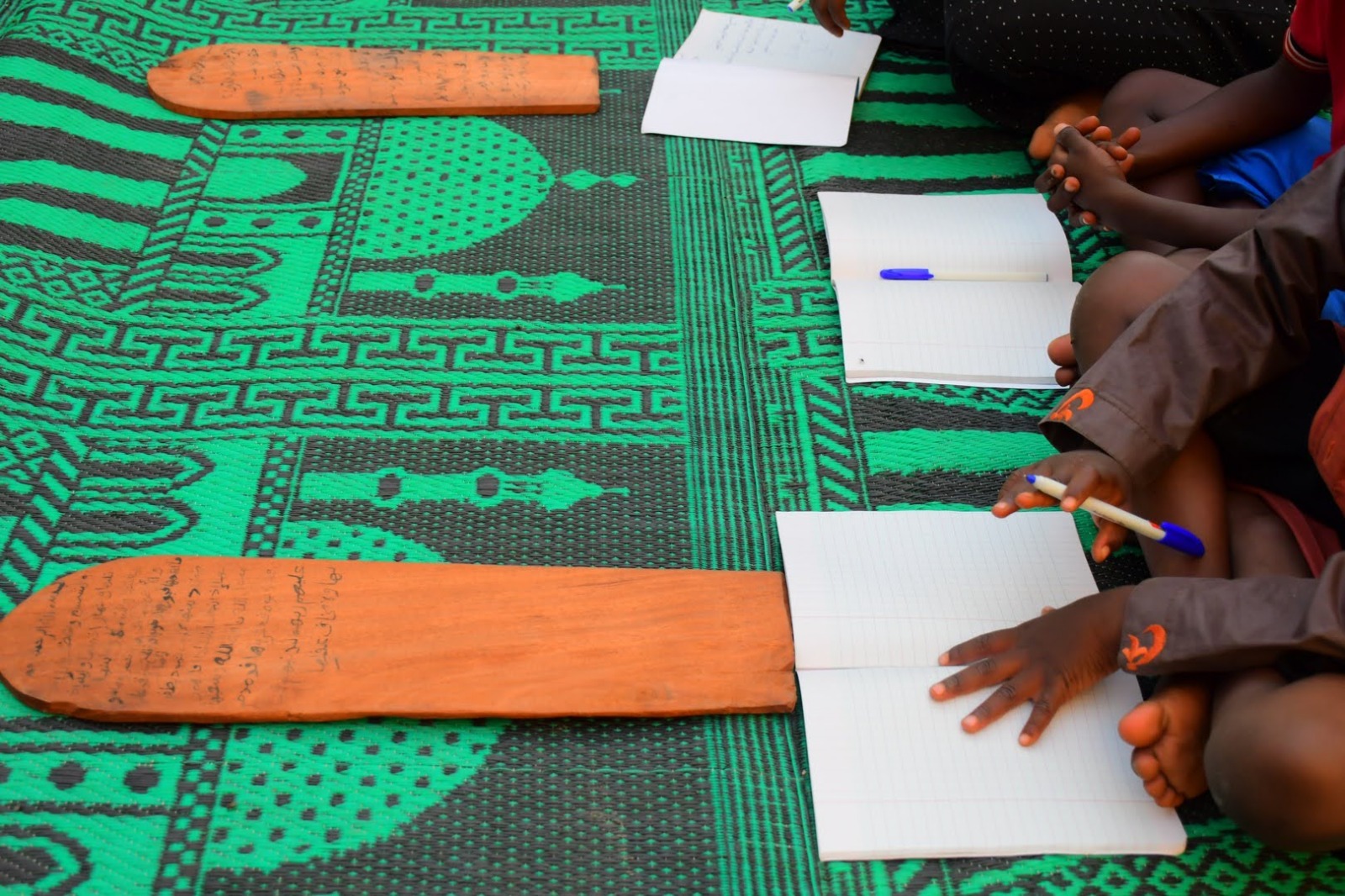 دفتر وقلم - 0.2 د.ك للدفتر - دولة مالي